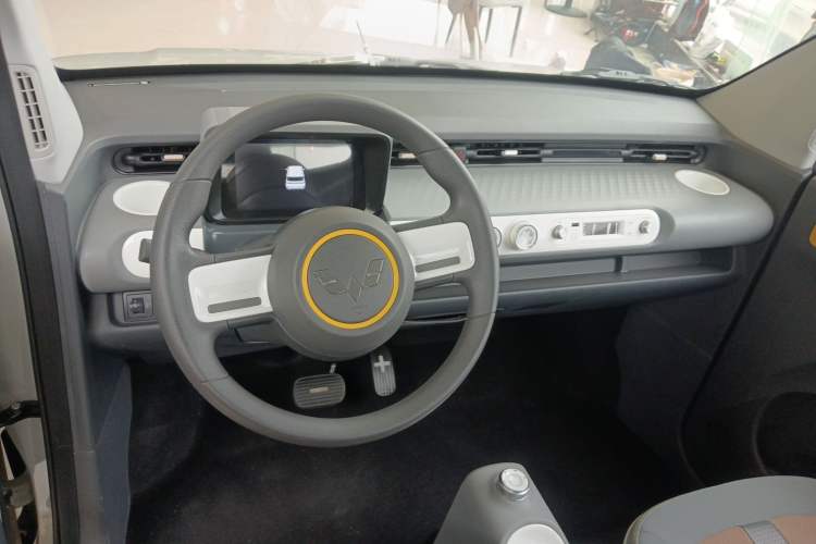 Used Wuling Hongguang MINIEV 2022 GAMEBOY 300km Play Edition Lithium Iron Phosphate Center Console