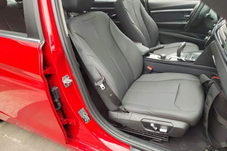 Used BMW 3 Series 2016 316Li Fashion Model
