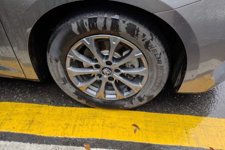 Used BYD Qin L 2024 DM-i 80KM Leading Model Right Front Wheel Hub