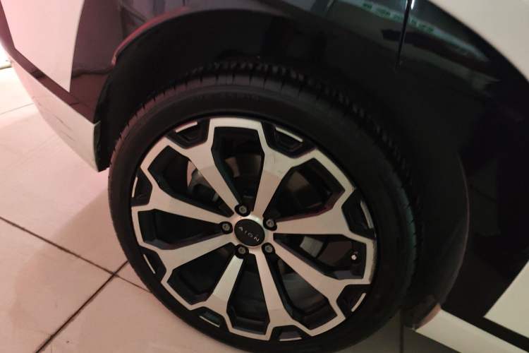 Used AION V 2024 Aion Tyrannosaurus 650 Smart Luxury Edition