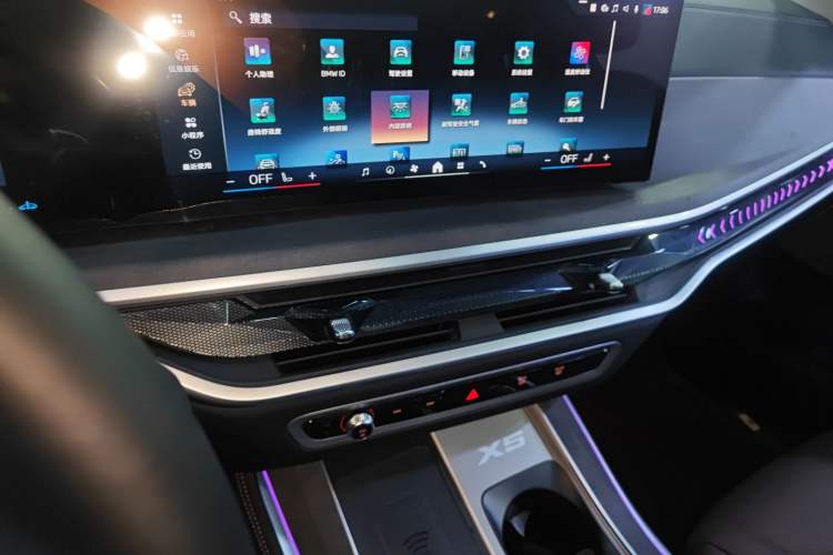 Used BMW X5 2023 xDrive 30Li Luxury M Sport Package
