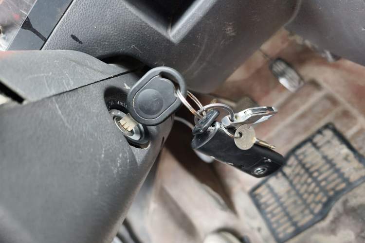 Used BAIC Weiwang 306 2014 1.2L Value Edition Van Basic Type 5 Seats A12 China IV Emission Standard
