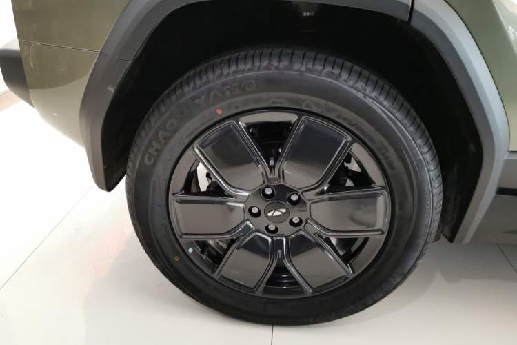 Used Chery Fulwin X3 Plus 2025 Model 401 Two-Wheel Drive Smart Leading Edition Right Rear Wheel Hub