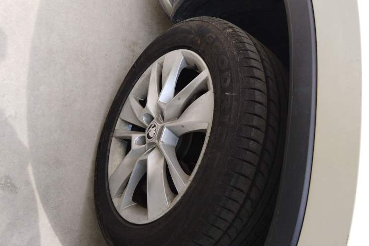 Used Skoda Kodiaq 2017 TSI330 5-Seat Two-Wheel Drive Luxury Edition Right Front Wheel Hub