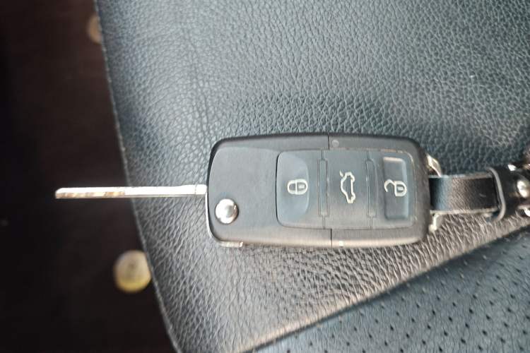 Used Mitsubishi Pajero 2014 3.0L Elite Edition Vehicle Key