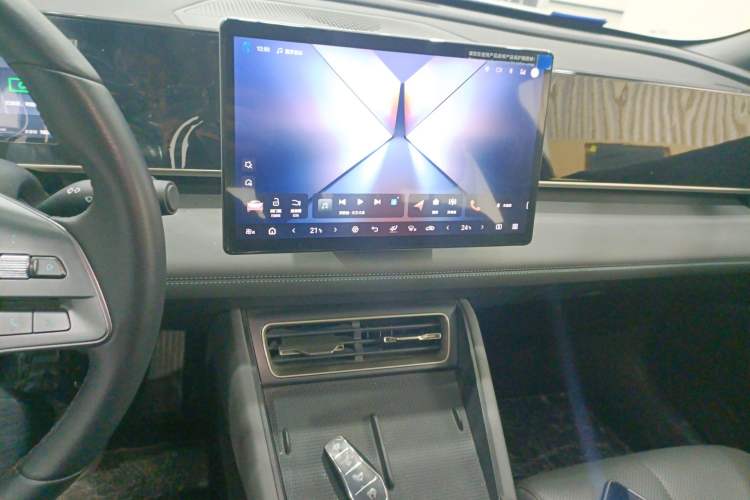 Used BYD Qin L 2025 DM-i Smart Drive 120KM Leading Model Audio And AC Panel