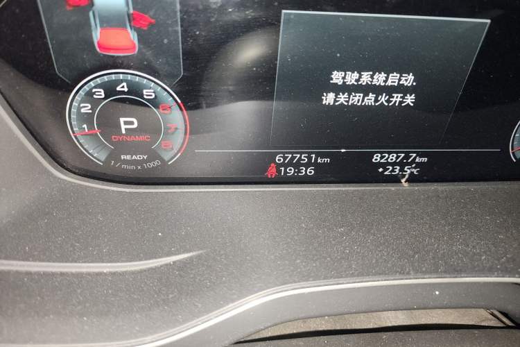 Used Audi Q5L 2022 40T Luxury Dynamic Model Odometer Close Up