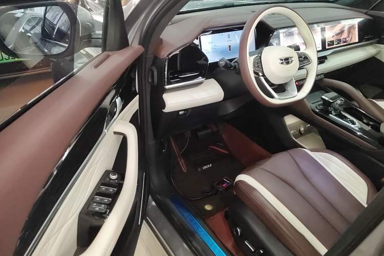 Used Geely Auto Monjaro L 2024 2.0TD High-Power Automatic Two-Wheel Drive Yunqi Version
