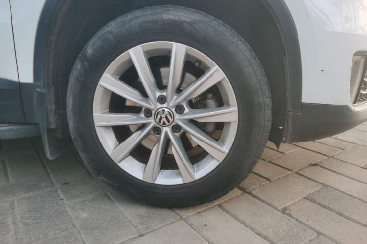Used Volkswagen Tiguan 2016 280TSI Automatic Two-Wheel Drive Silk Road Comfort Edition Right Front Wheel Hub