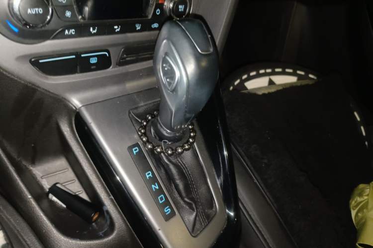 Used Ford Focus 2012 Sedan 1.6L Automatic Fashion Edition Gear Lever
