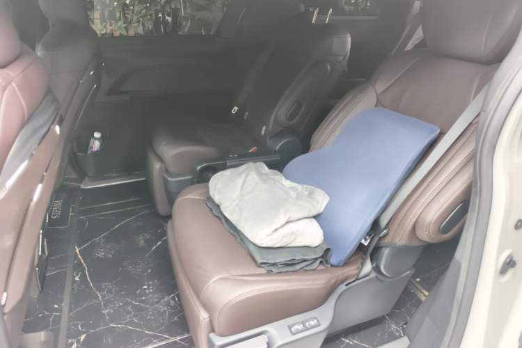 Used Toyota SIENNA 2023 2.5L Hybrid Platinum Edition Left Rear Seat