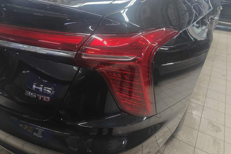 Used Hongqi H5 2025 1.5T DCT Qiyun 500 000th Unit Commemorative Edition Right Rear Taillight