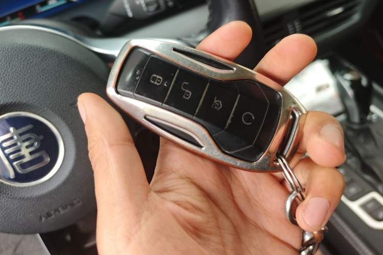 Used BYD Tang 2018 2.0T Automatic SmartConnect Prestige 7-Seater China V Standard