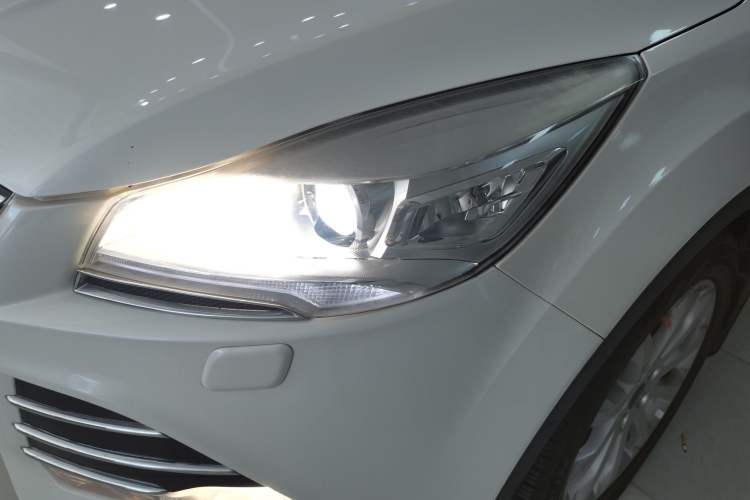 Used Ford Kuga 2015 2.0L GTDi Four-Wheel Drive Prestige Model Left Front Headlight
