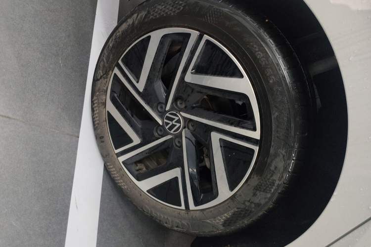 Used Volkswagen Sagitar 2023 300TSI DSG Excellence Edition Right Rear Wheel Hub