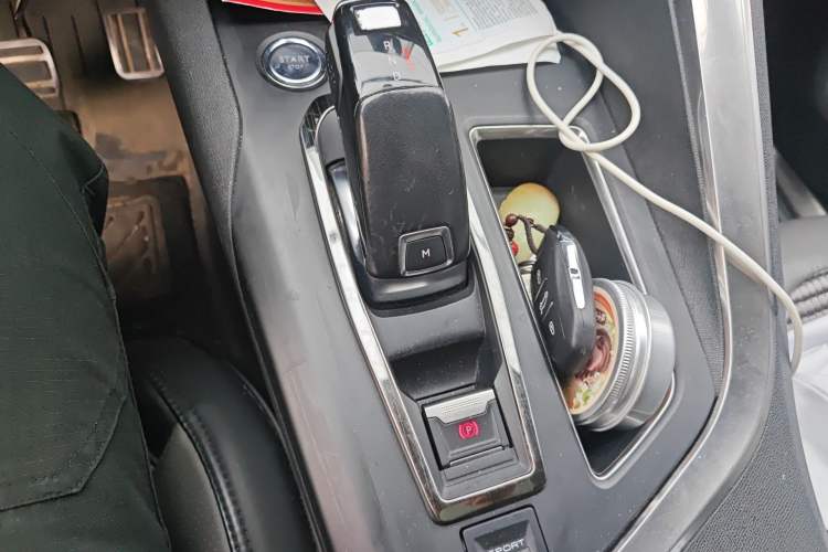 Used Peugeot 4008 2017 350THP Elite Edition Gear Lever