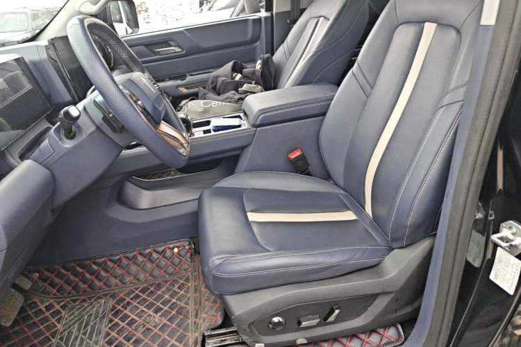 Used JMC DaDao 2023 Pursuer 2.3T Diesel Automatic 4x4 Standard-Wheel Supreme Edition
