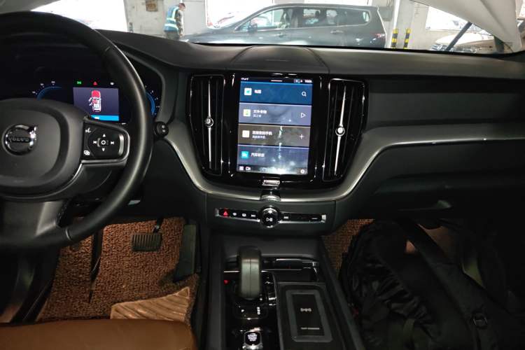 Used Volvo XC60 2022 B5 4x4 Zhiyi Luxury Edition Audio And AC Panel