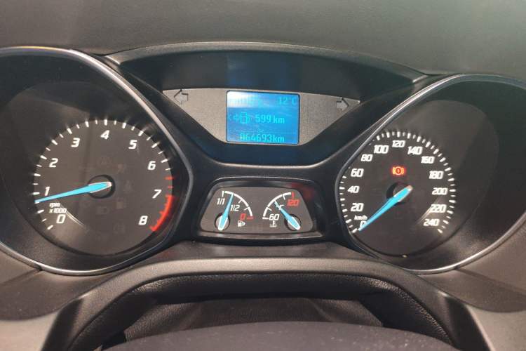 Used Ford Focus 2012 Sedan 1.6L Automatic Fashion Edition