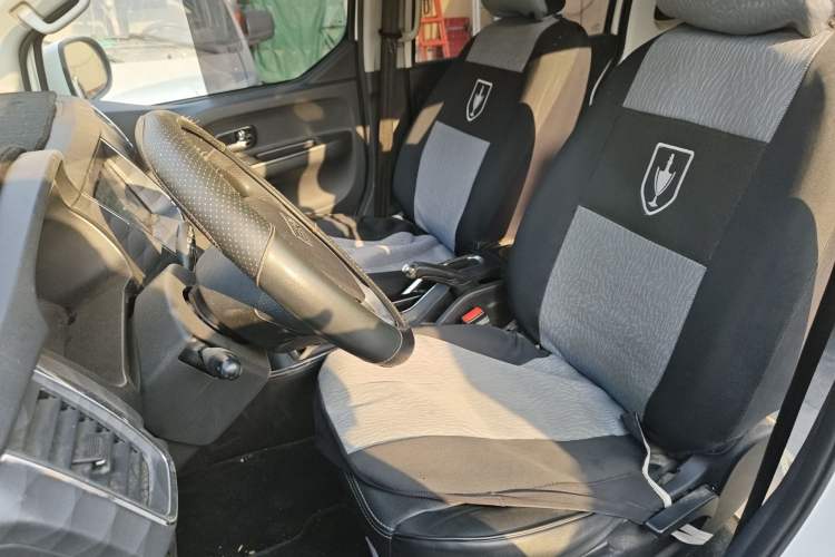 Used Jinbei Gold Hiace 2024 2.0L Travel Lion 5/6/7-Seater Central Air Conditioning