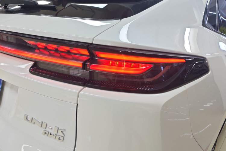 Used CHANGAN UNI-K 2021 2.0T All-Wheel Drive Prestige Version Right Rear Taillight