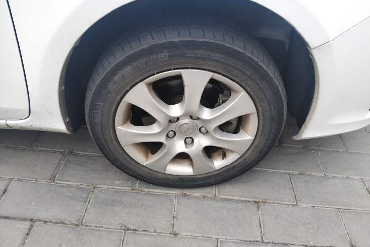 Used BYD e5 2017 300 Prestige Edition Right Front Wheel Hub
