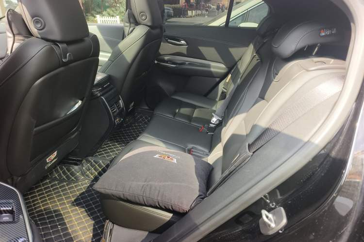 Used Cadillac XT4 2022 28T Two-Wheel-Drive Luxury Version
