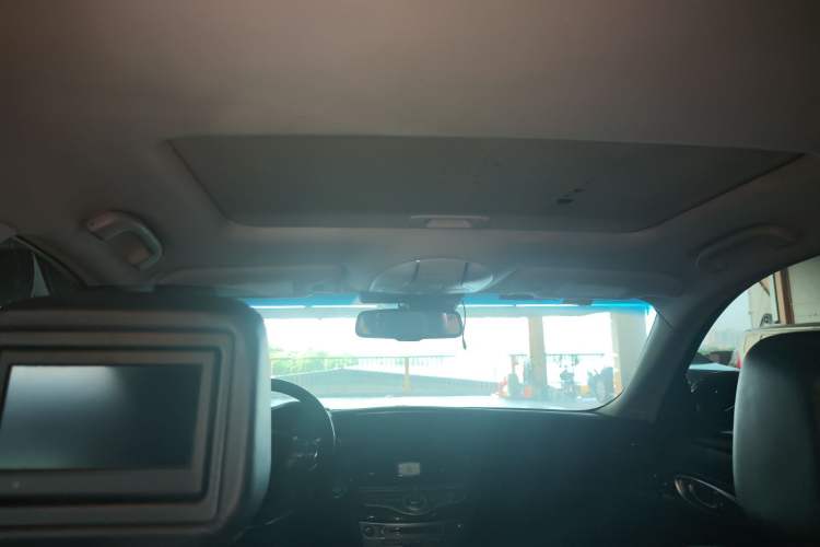 Used Infiniti M Series 2011 M37 model
