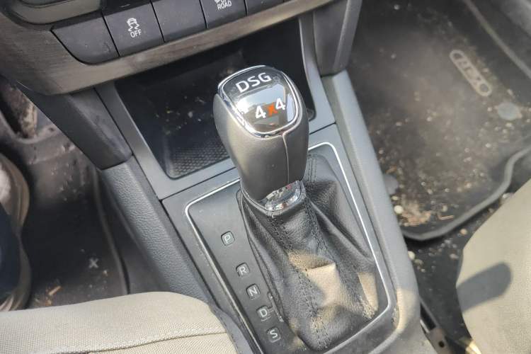 Used Skoda Yeti 2014 1.8TSI DSG All-Wheel Drive Edition Gear Lever