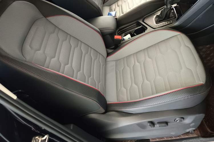 Used Volkswagen Tiguan L 2023 Restyled 330TSI Automatic Two-Wheel Drive R-Line Flagship Edition Right Front Seat