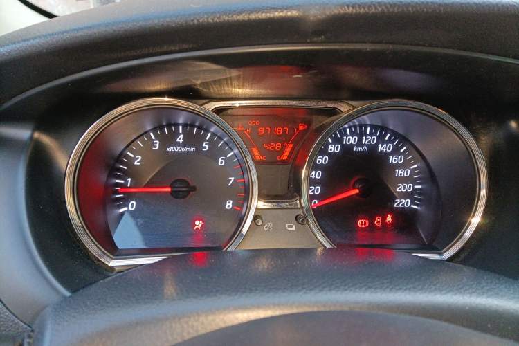 Used Nissan Livina 2013 1.6XE Manual Comfort Edition Odometer Close Up