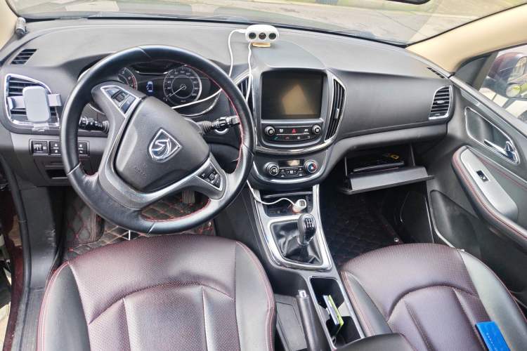 Used Baojun 560 2015 1.8L manual luxury version