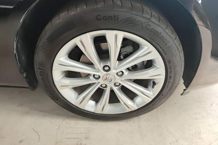 Used Buick Regal 2024 28T Luxury Edition Right Front Wheel Hub