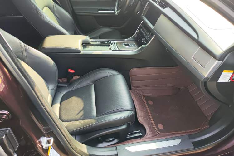 Used Jaguar XFL 2019 XFL 2.0T 250 PS Two-Wheel-Drive Luxury Edition Right Front Seat