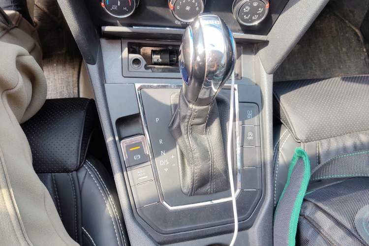 Used Volkswagen Lamando 2017 230TSI DSG Fashion Edition Gear Lever