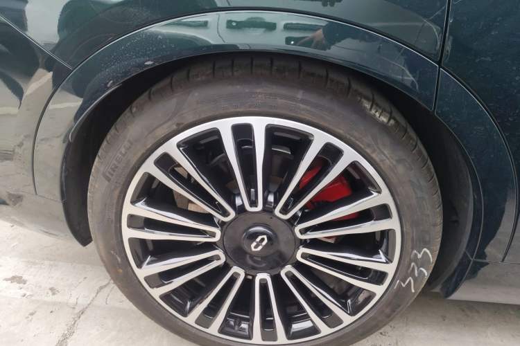 Used Hima AITO M9 2024 Range-Extended Ultra Version 42 kWh 6-Seater Model Right Rear Wheel Hub