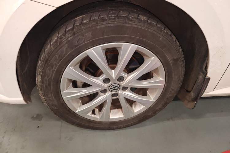 Used Volkswagen Lavida 2015 1.6L Automatic Comfort Edition Left Front Wheel Hub