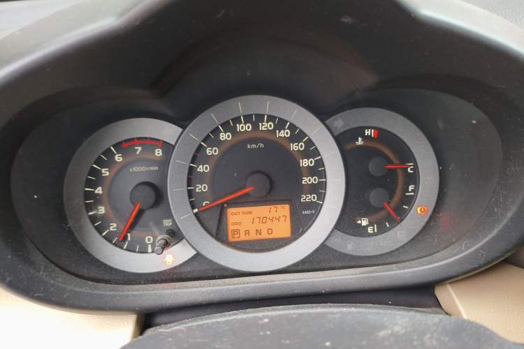 Used Toyota RAV4 2012 Luxurious 2.4L Automatic 4x4 with Stylish Features
