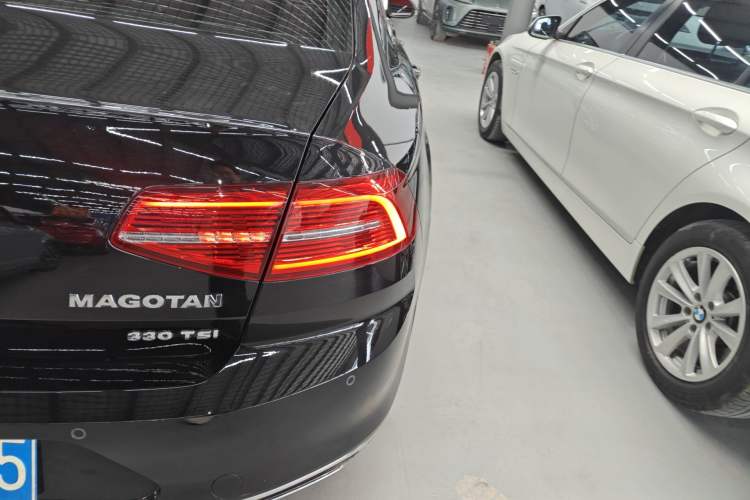 Used Volkswagen Magotan 2017 330TSI DSG Luxury Model Exterior 3