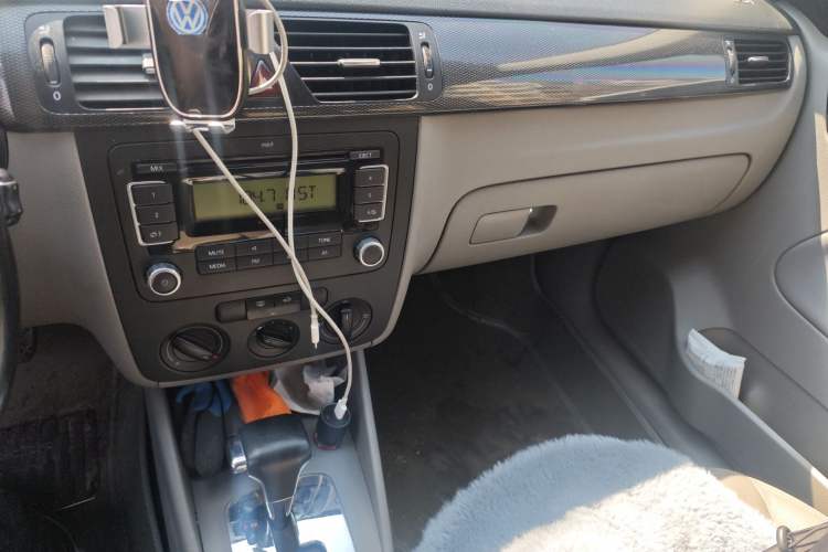 Used Volkswagen Bora 2012 1.6L Automatic Comfort Edition Audio And AC Panel