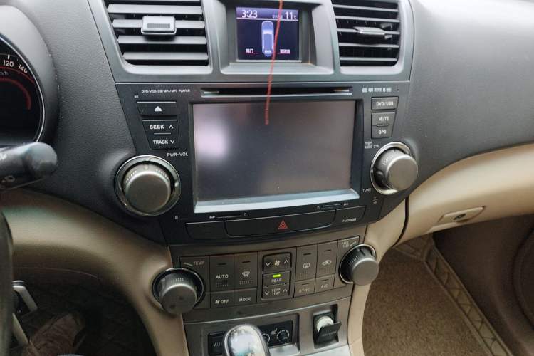 Used Toyota Highlander 2011 2.7L Two-Wheel Drive 7-Seater Luxury Edition Audio And AC Panel