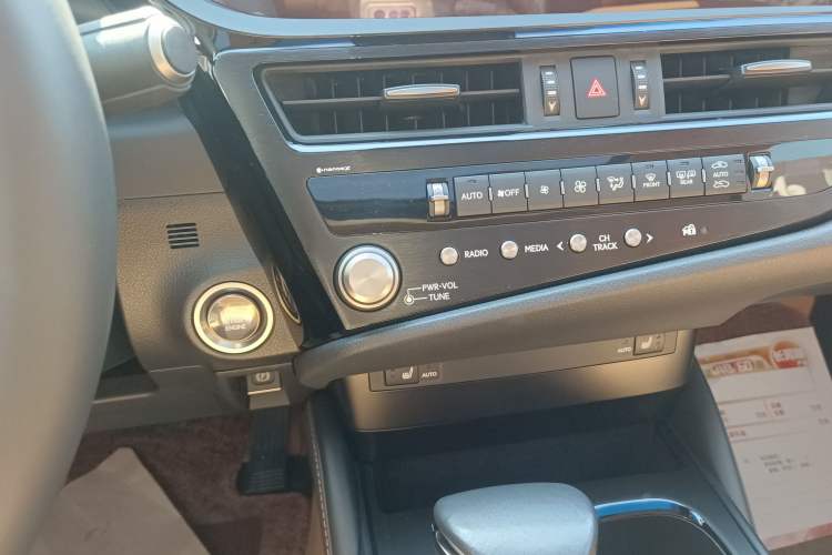 Used Lexus ES 2022 200 Excellence Edition
