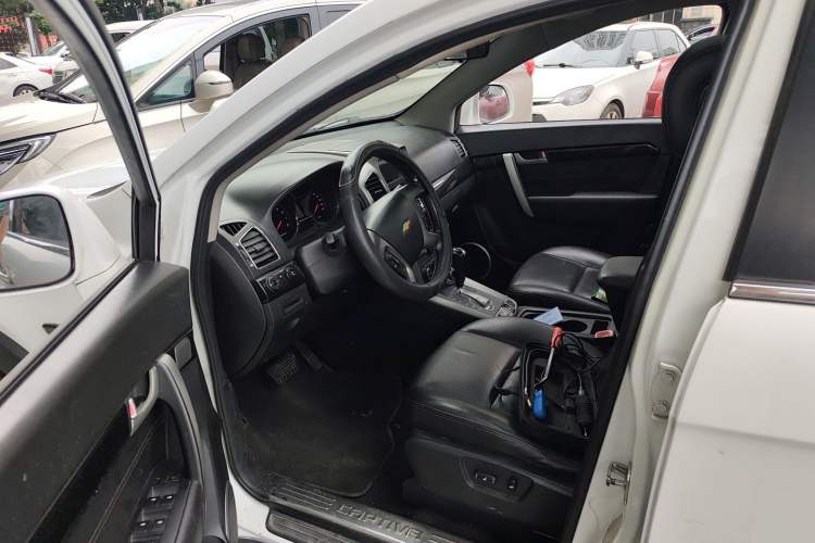 Used Chevrolet Captiva 2015 2.4L 4x4 Flagship Edition 7-Seater