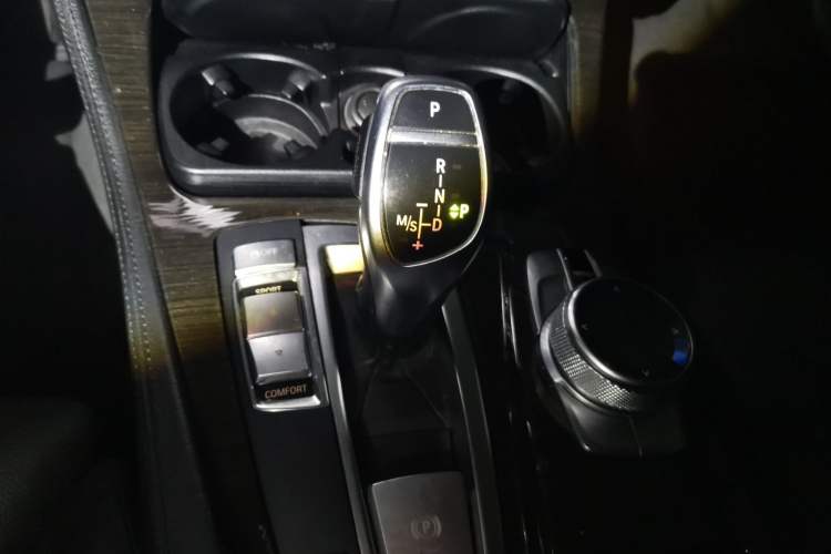 Used BMW 5 Series 2012 535Li Executive Edition Gear Lever