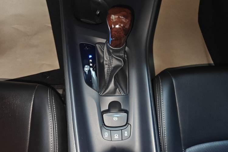 Used Toyota IZOA 2021 2.0L Enjoy Edition Gear Lever