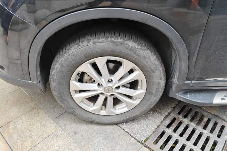 Used Nissan X-Trail 2014 2.0L CVT Comfort Edition 2WD Left Front Wheel Hub