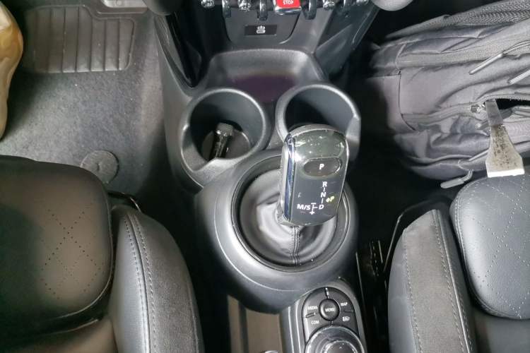 Used MINI 2023 Updated 2.0T COOPER S Artist Gear Lever