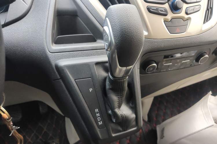 Used Ford Tourneo Custom 2017 2.0T Automatic Elite Edition Gear Lever