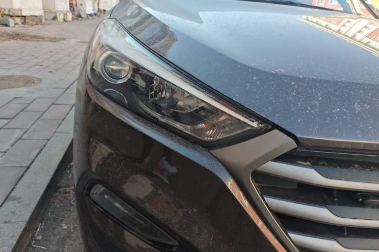 Used Hyundai Tucson 2015 1.6T Dual-Clutch Two-Wheel-Drive Smart Model Right Front Headlight