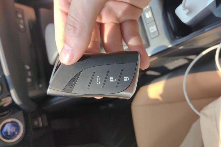 Used Lexus ES 2022 300h Deluxe Edition